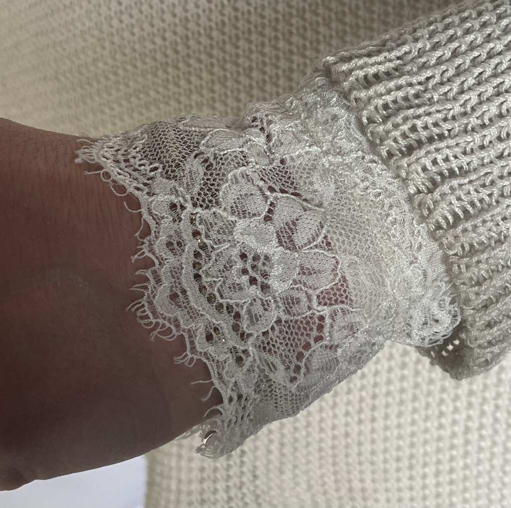 T-shirt V dentelle manches longues