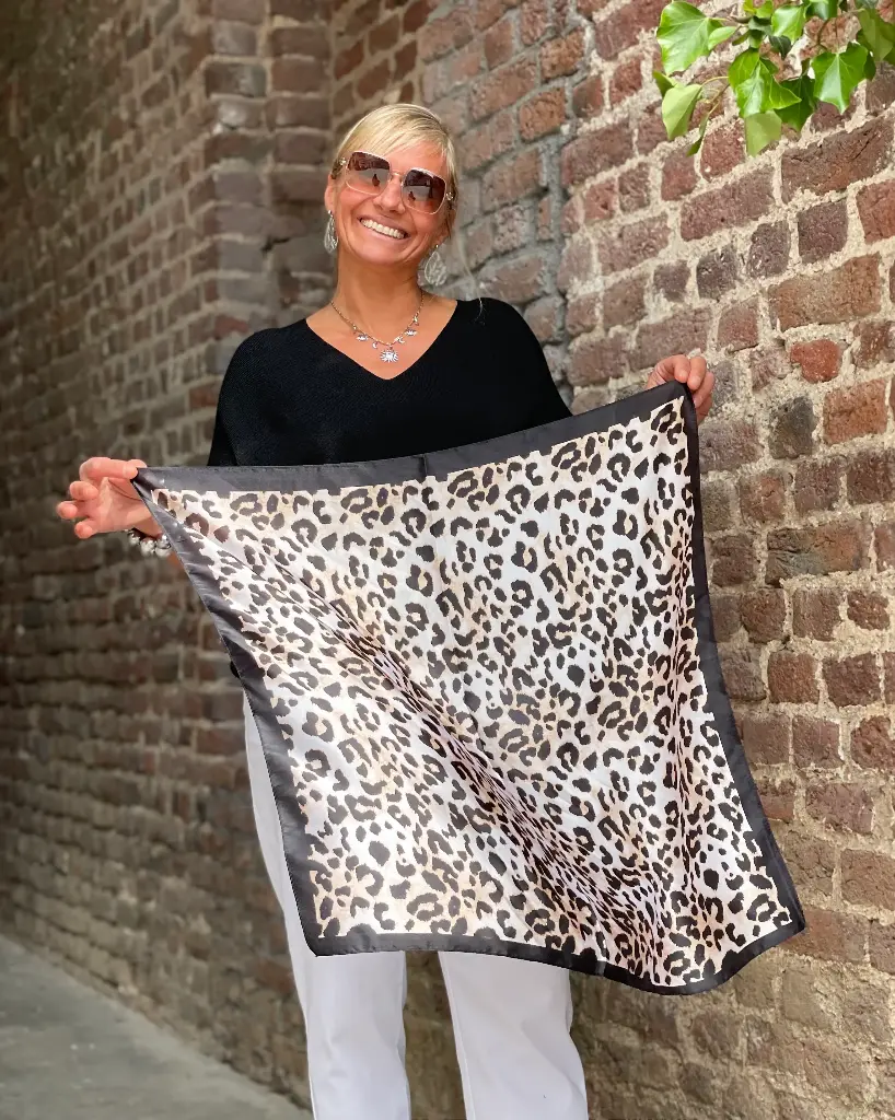 Foulard carré satin Léopard