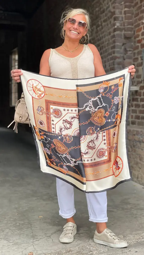 Foulard carré satin Effet Ceintures