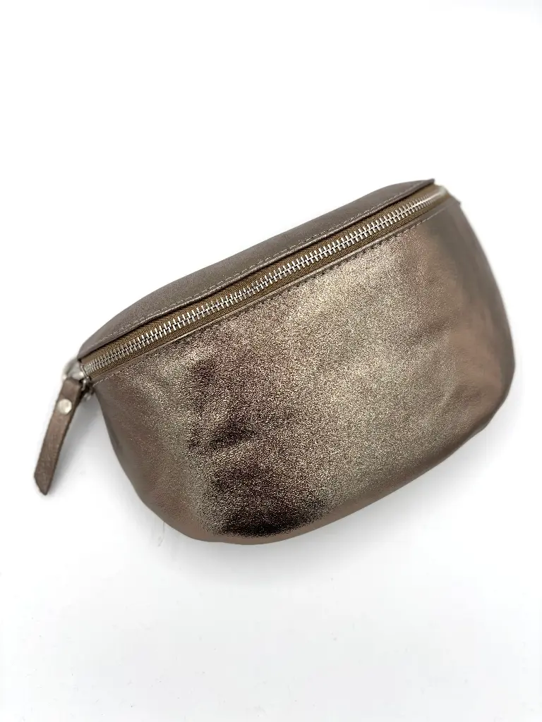 Pochette en cuir brillante format moyen