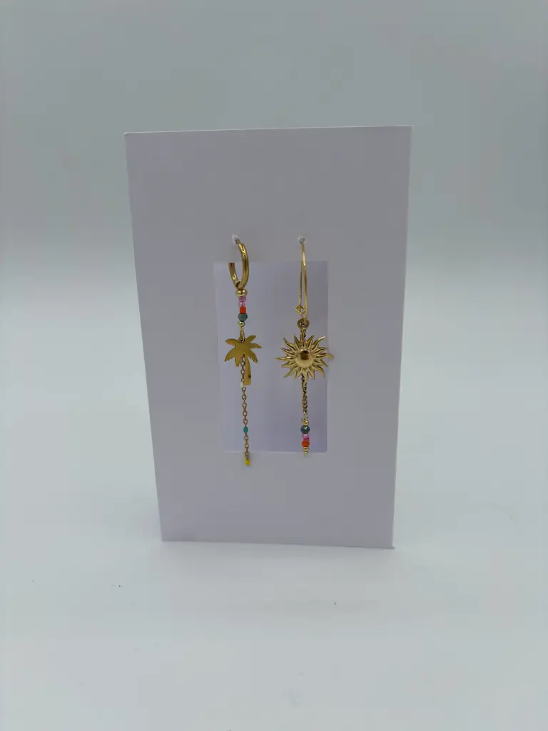 Boucles d'oreilles dépareillées 