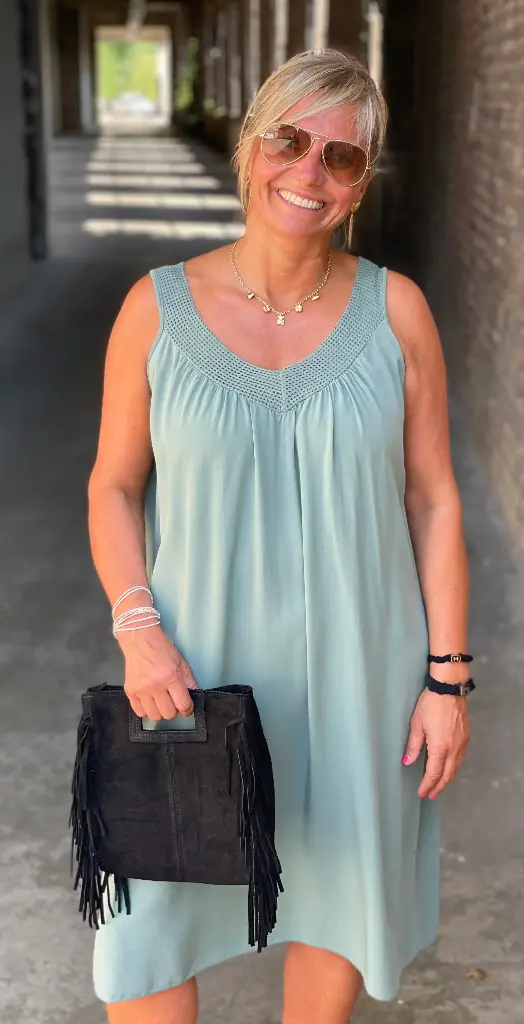 Robe courte V bretelles treillis 