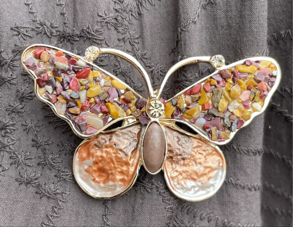 Broche Aimant Papillon Granulés