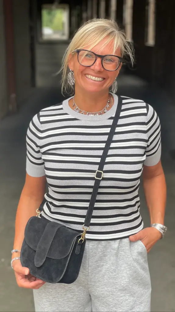 Pull manches courtes lignes brillantes