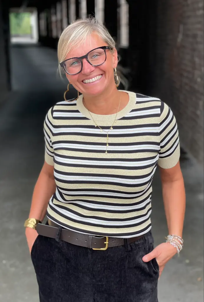 Pull manches courtes lignes brillantes