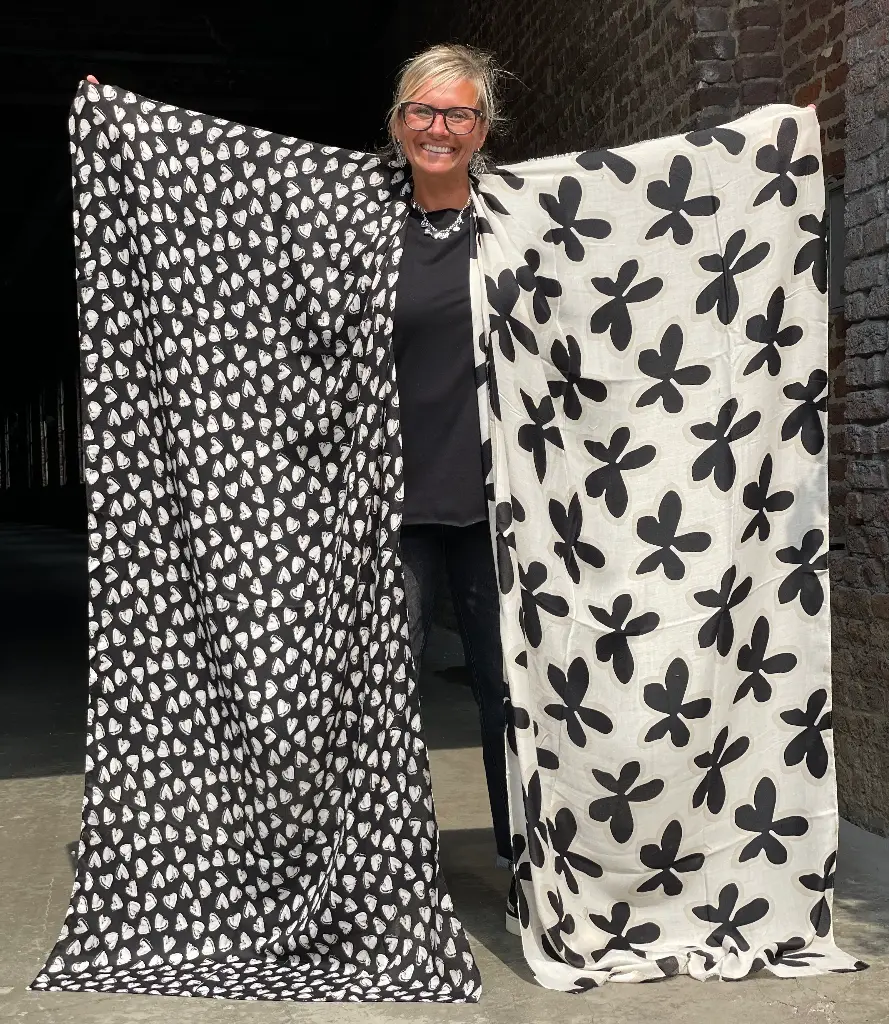 Foulard Fleurs Stylisées