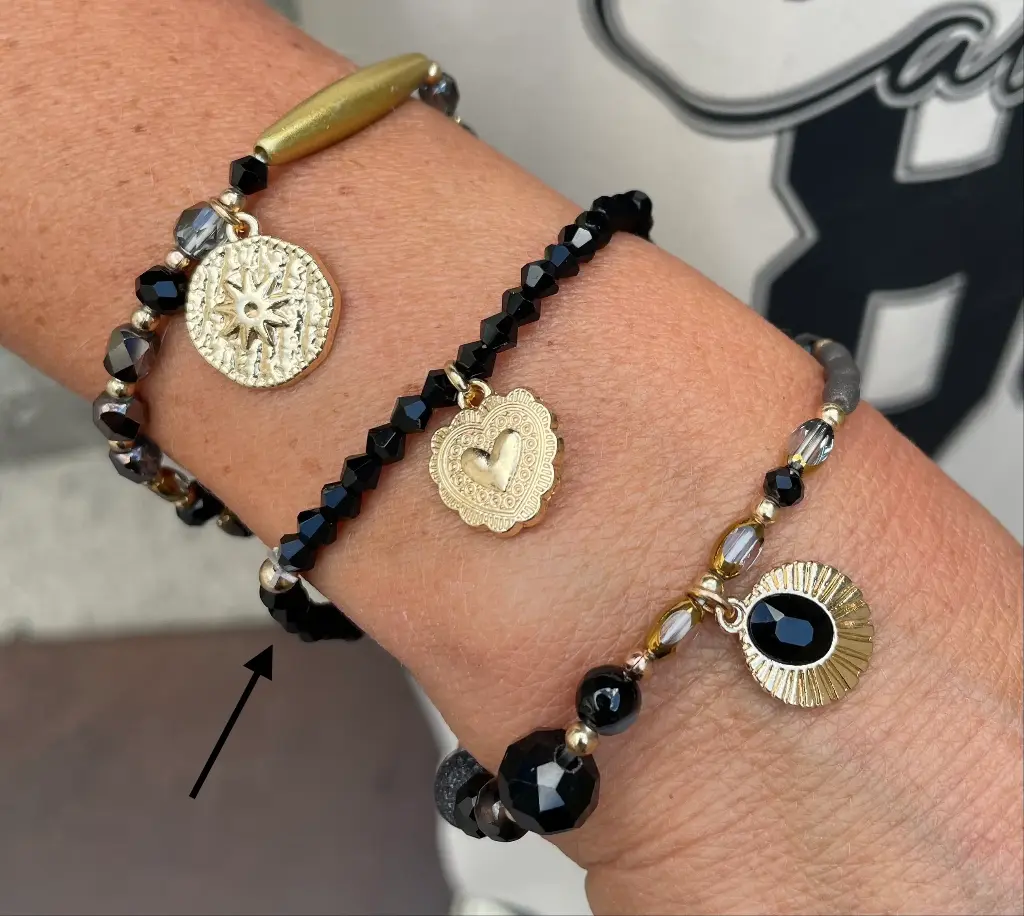 Bracelet quartz perle pendante coeur n°252 (Noir)