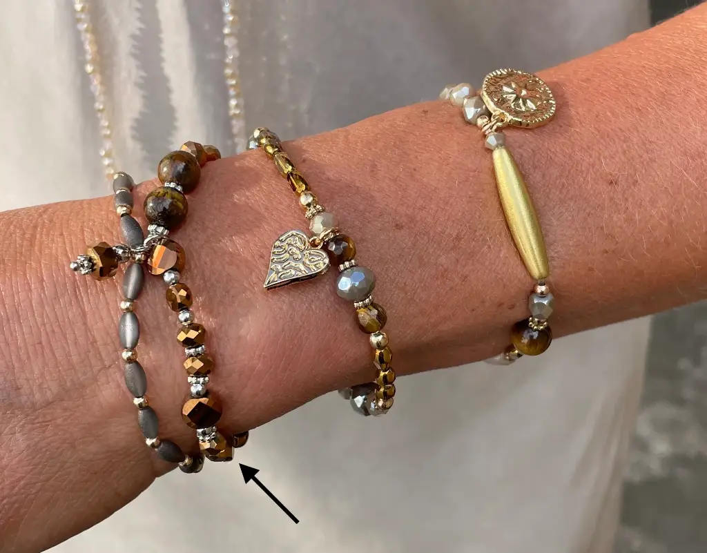 Bracelet petite perle pendante n°255 (Brun)