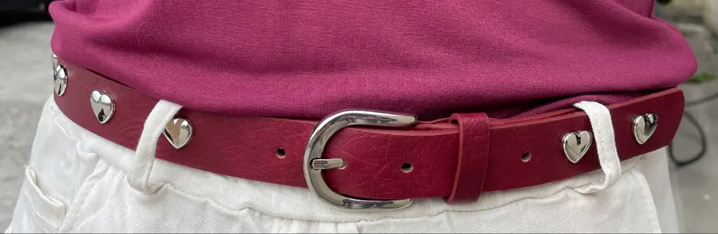 Ceinture clous coeurs boucle argentée