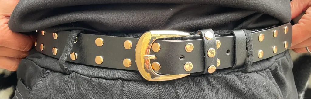 Ceinture double clous attache dorée
