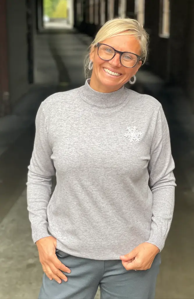 Pull fin col montant