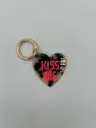 Porte Clefs cœur Léo "Kiss me"