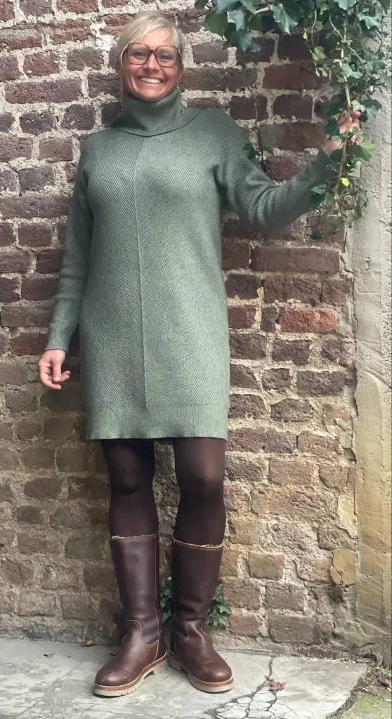 Robe col roulé côtelée