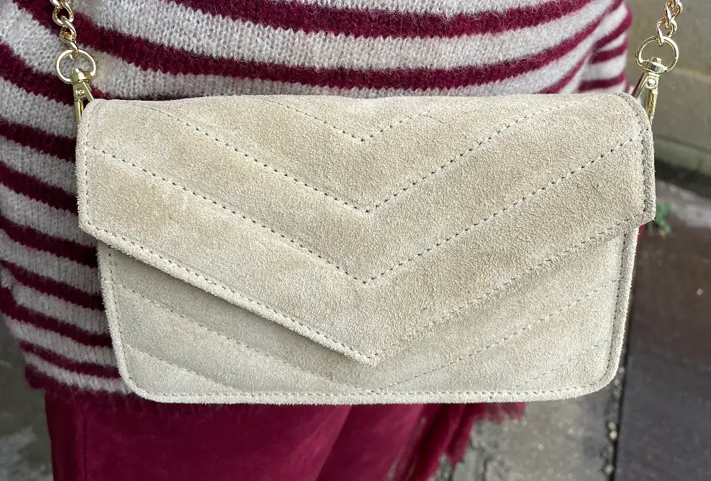 Pochette Daim Piquée