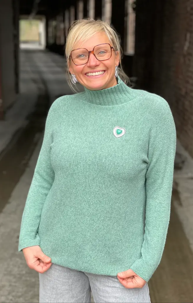 Pull coutures manches col montant