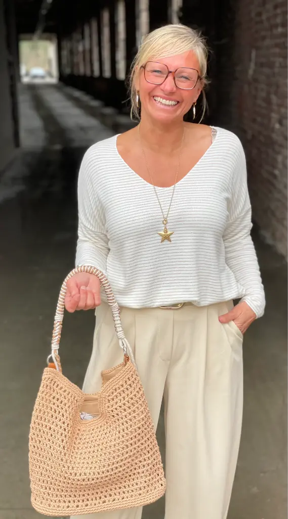 Pull fin ligne dorée