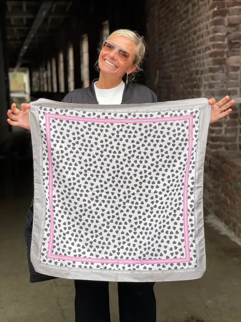Foulard carré Coeurs bande
