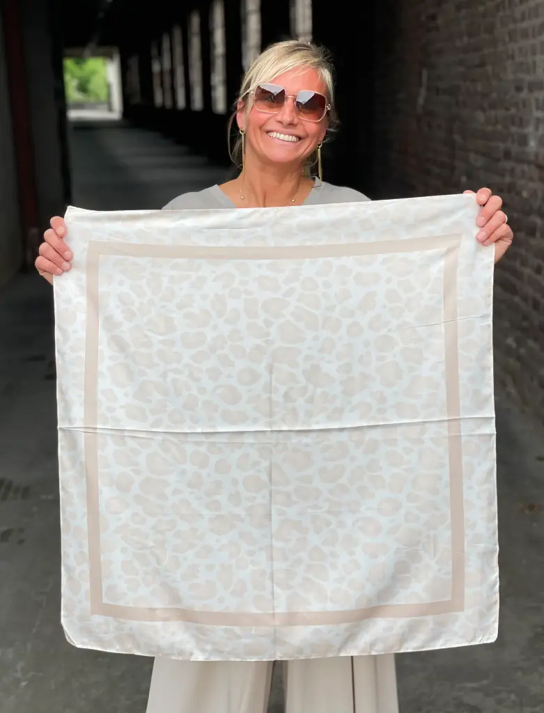 Foulard carré léopard