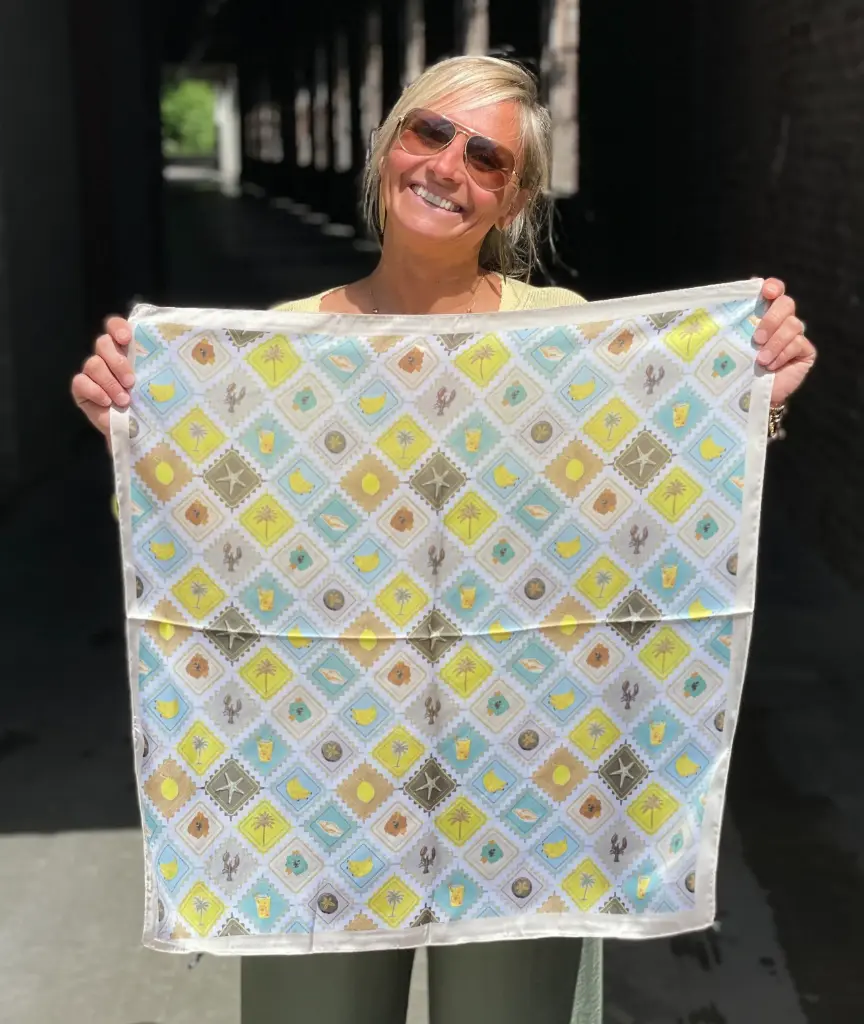 Foulard carré timbres summer