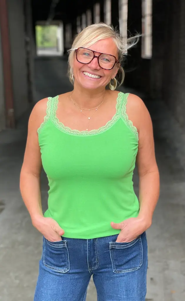 Top dentelle fines brides