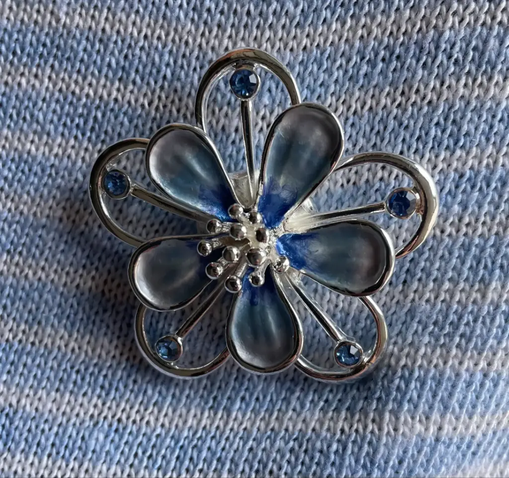 Broche aimant Fleur pistil