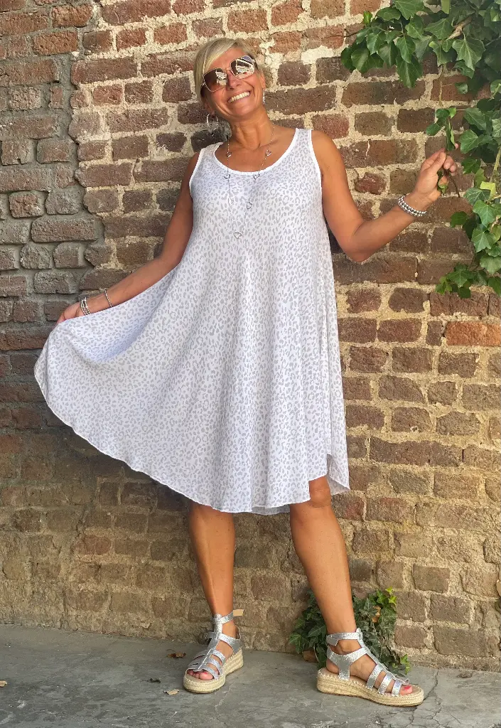 Robe courte sans manches léo