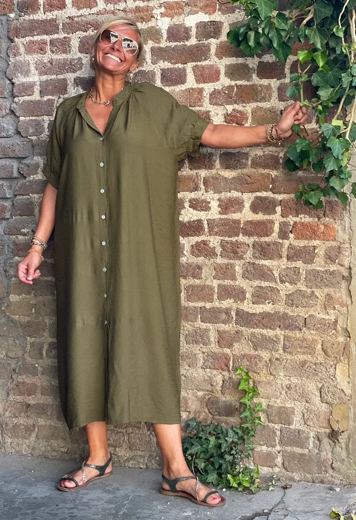 Longue robe chemise col mao