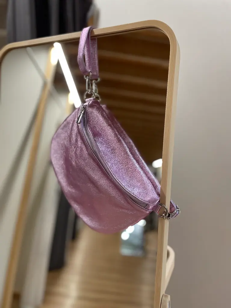 Pochette cuir brillant Démarquée