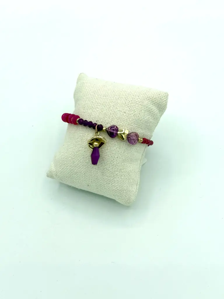 Bracelet perles coeurs pendentifs n°251 (Mauve)