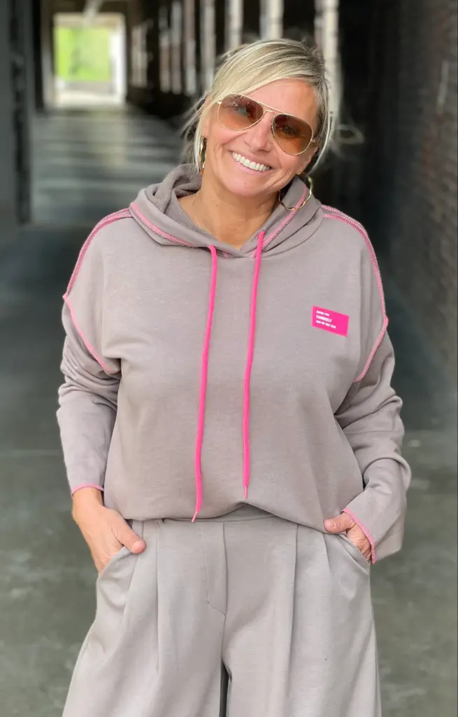 Sweat capuche coutures fluo