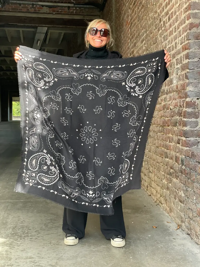 Foulard carré arabesques 