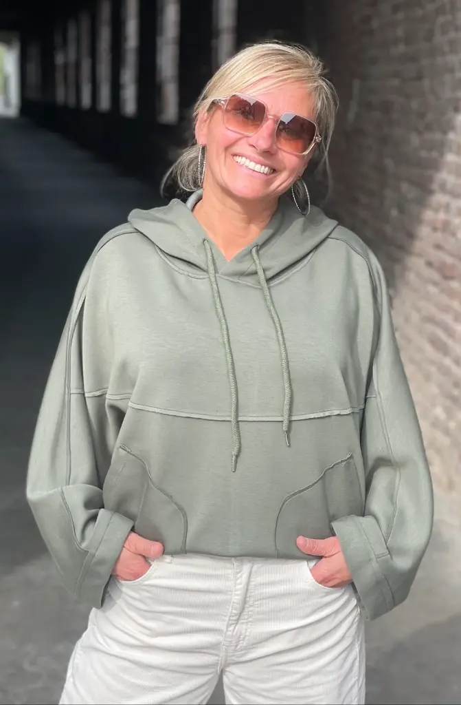 Sweat capuche chauve-souris
