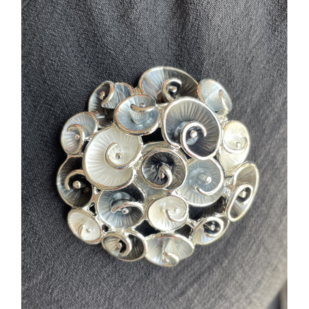 Broche aimant corolles