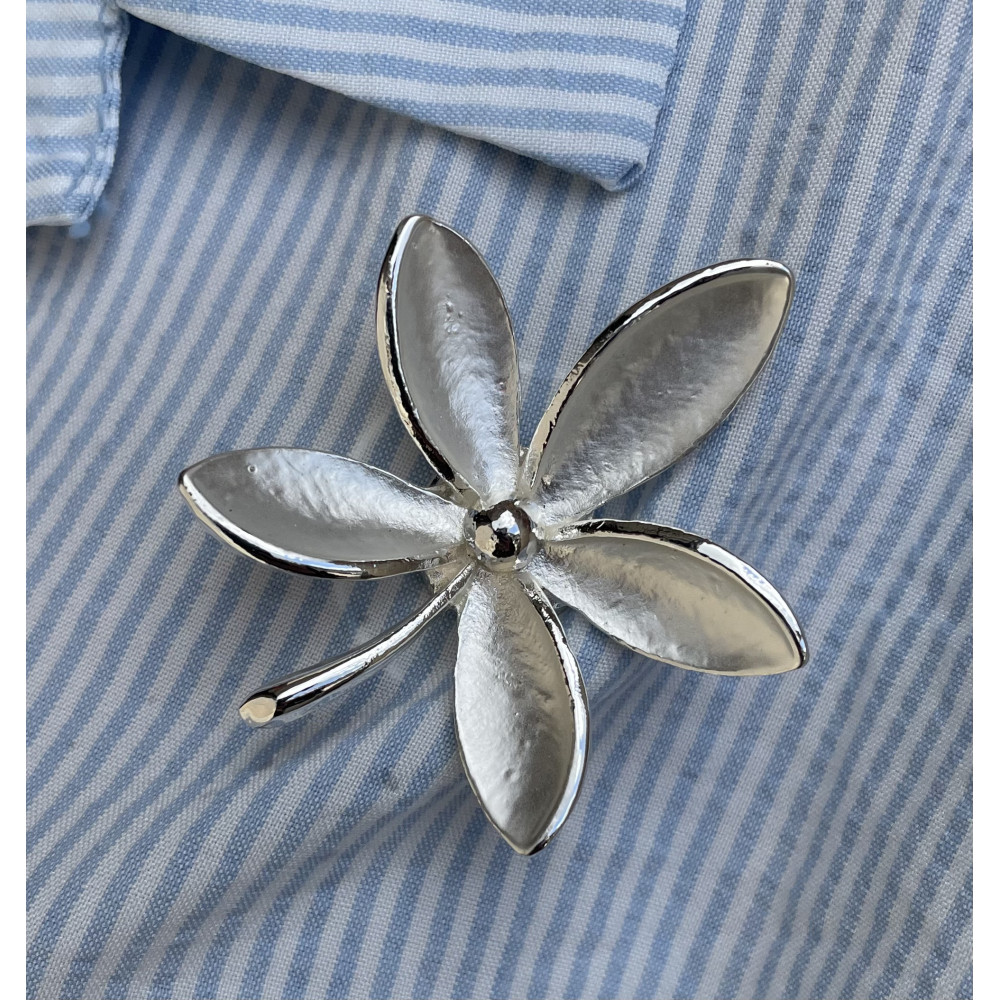 Broche aimant fleurs 5 petales
