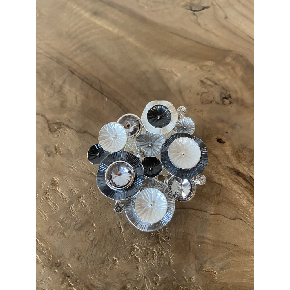 Broche aimant space