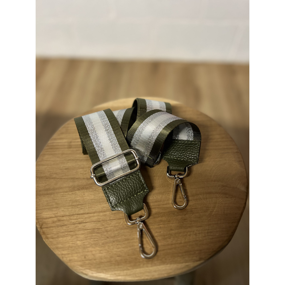 Laniere lignee attaches argentees