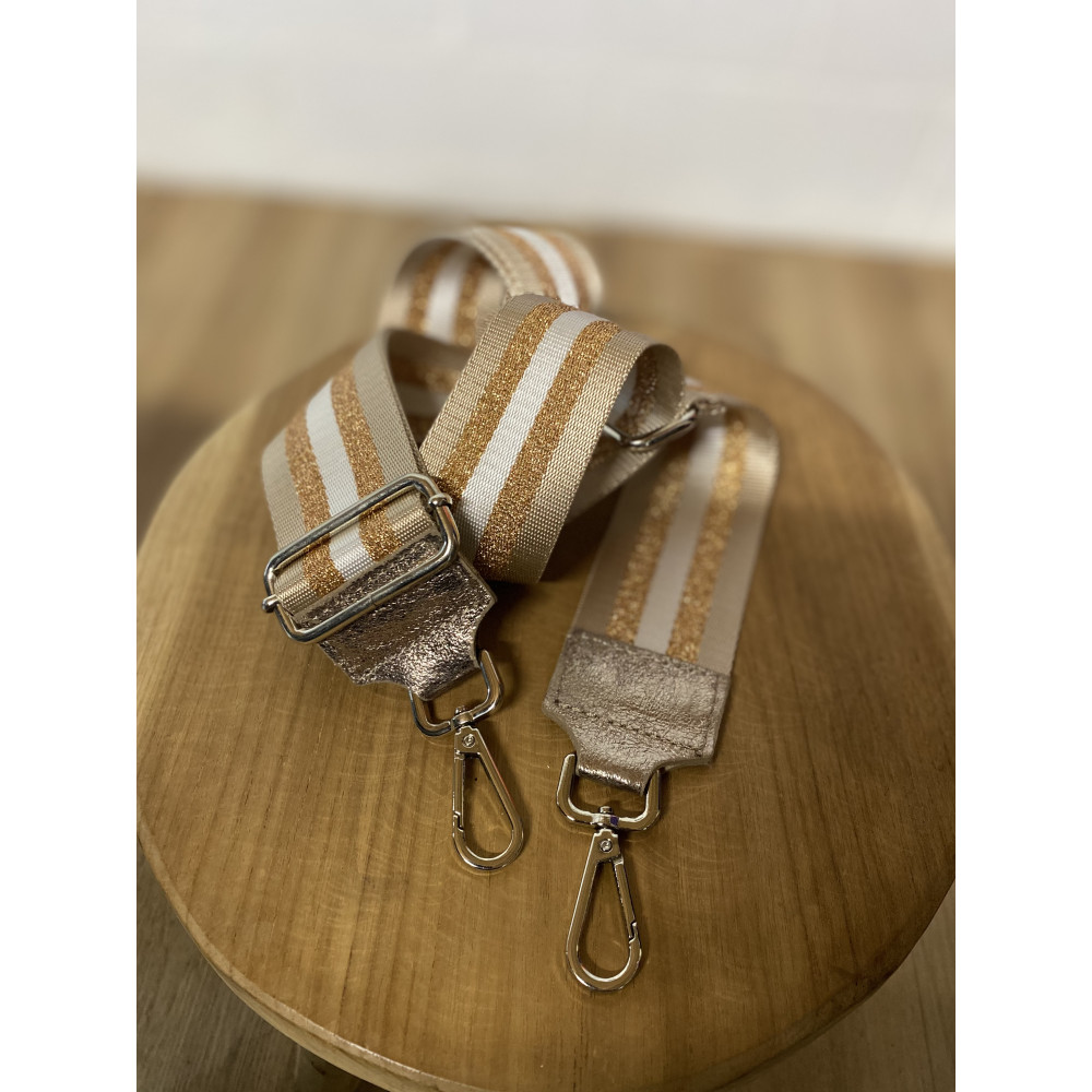 Laniere lignee cuivree brillante attaches argentees