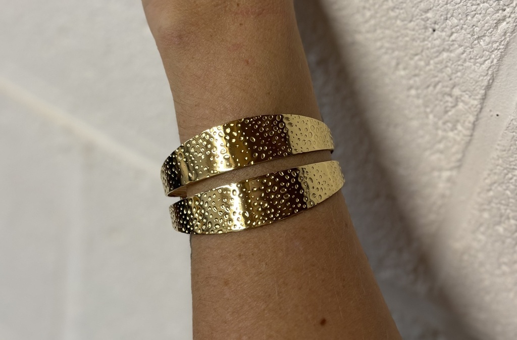 Bracelet manchette poinçonnée fendu