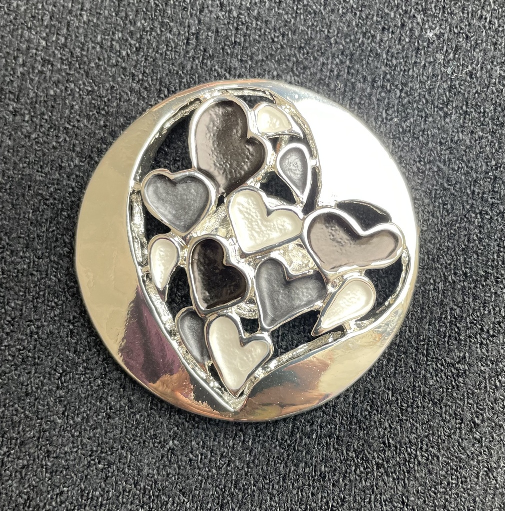 Broche aimant ronde coeurs relief