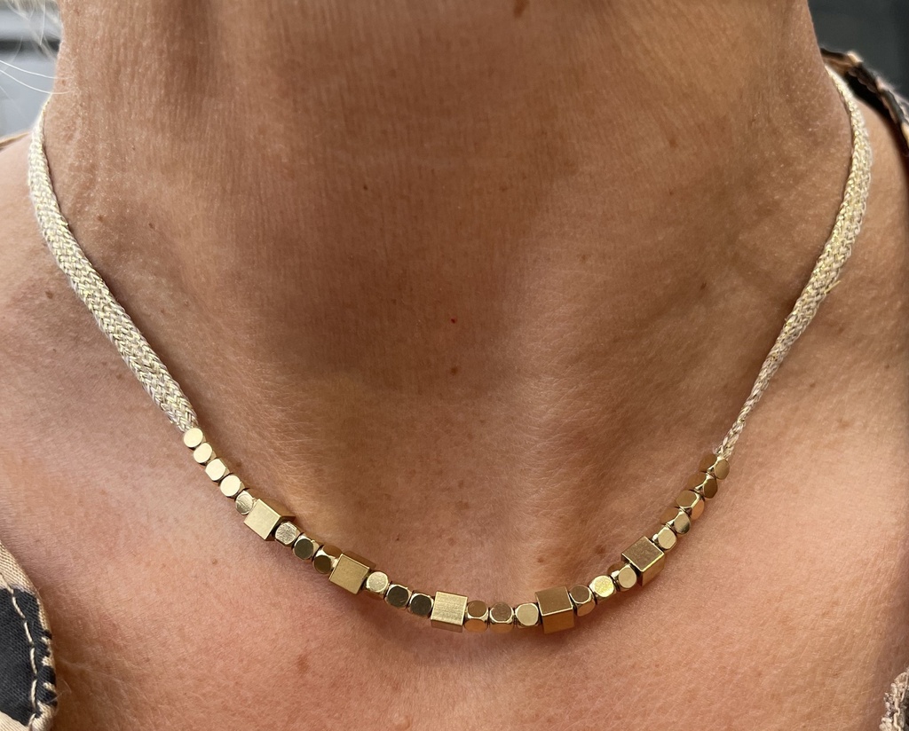 Collier petits cubes YL0519