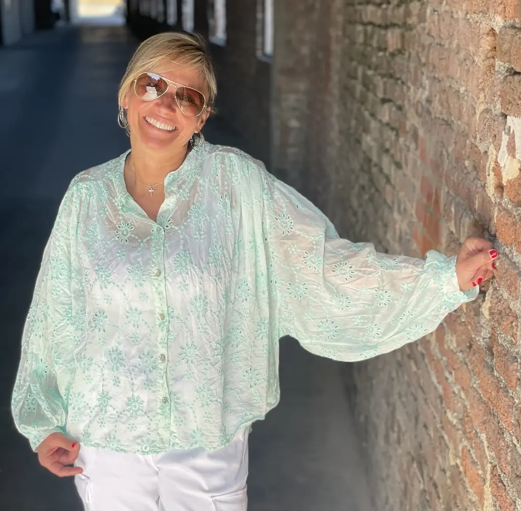 Blouse chauve-souris broderies
