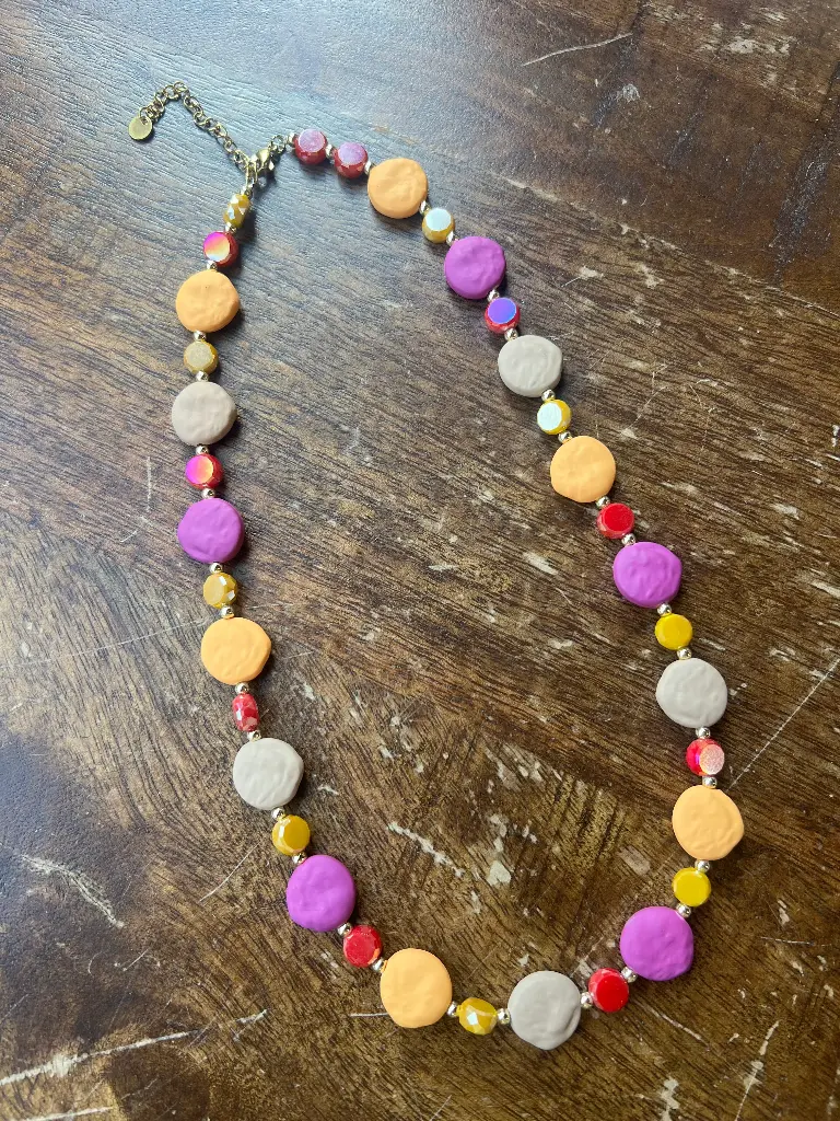 Collier pierres plates colorées