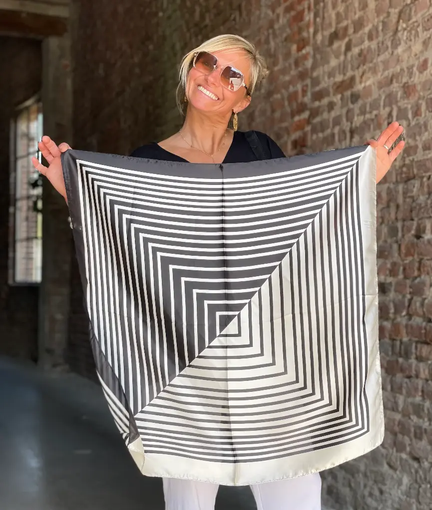 Foulard carré satin Lignes 
