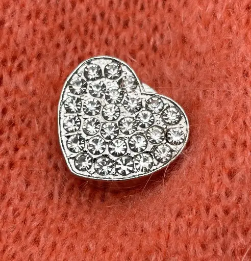 Mini broche aimant Coeur Strass