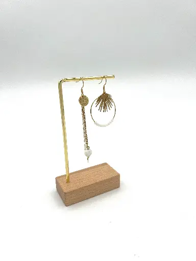 Boucles d'oreilles dépareillées 