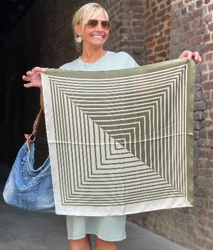 Foulard carré satin Lignes 