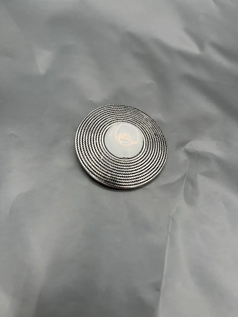 Broche aimant "Ampoule"