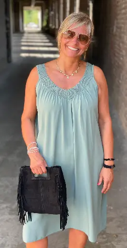 Robe courte V bretelles treillis 