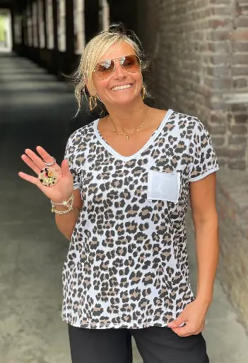 T-shirt V poche Léo