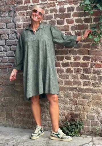 Robe manches 3/4 broderies 